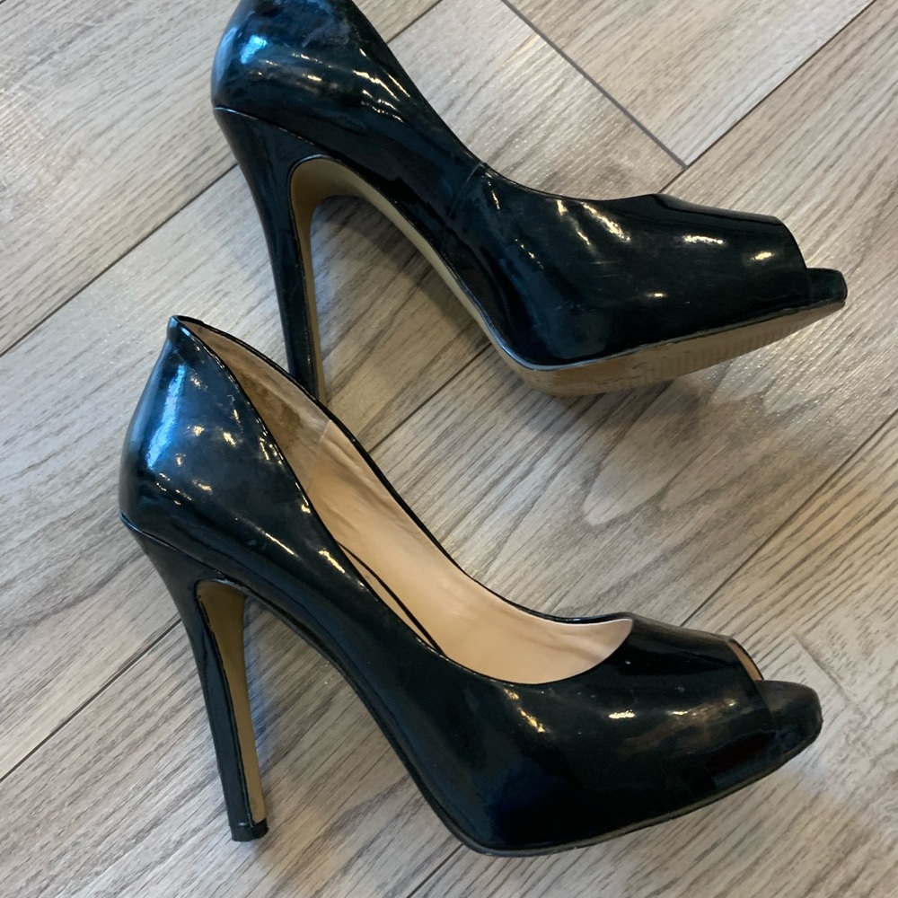 BCBG heels - Picture 2 of 2